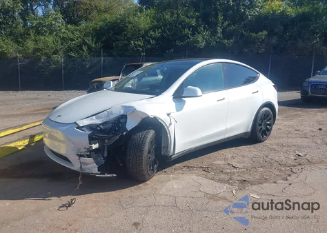 2021 Tesla Model Y Long Range Dual Motor All-Wheel Drive z USA, uszkodzony, nr VIN 5YJYGDEE3MF125592